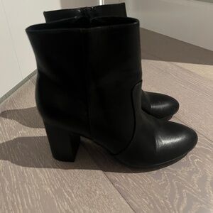 Old Navy boots size 8